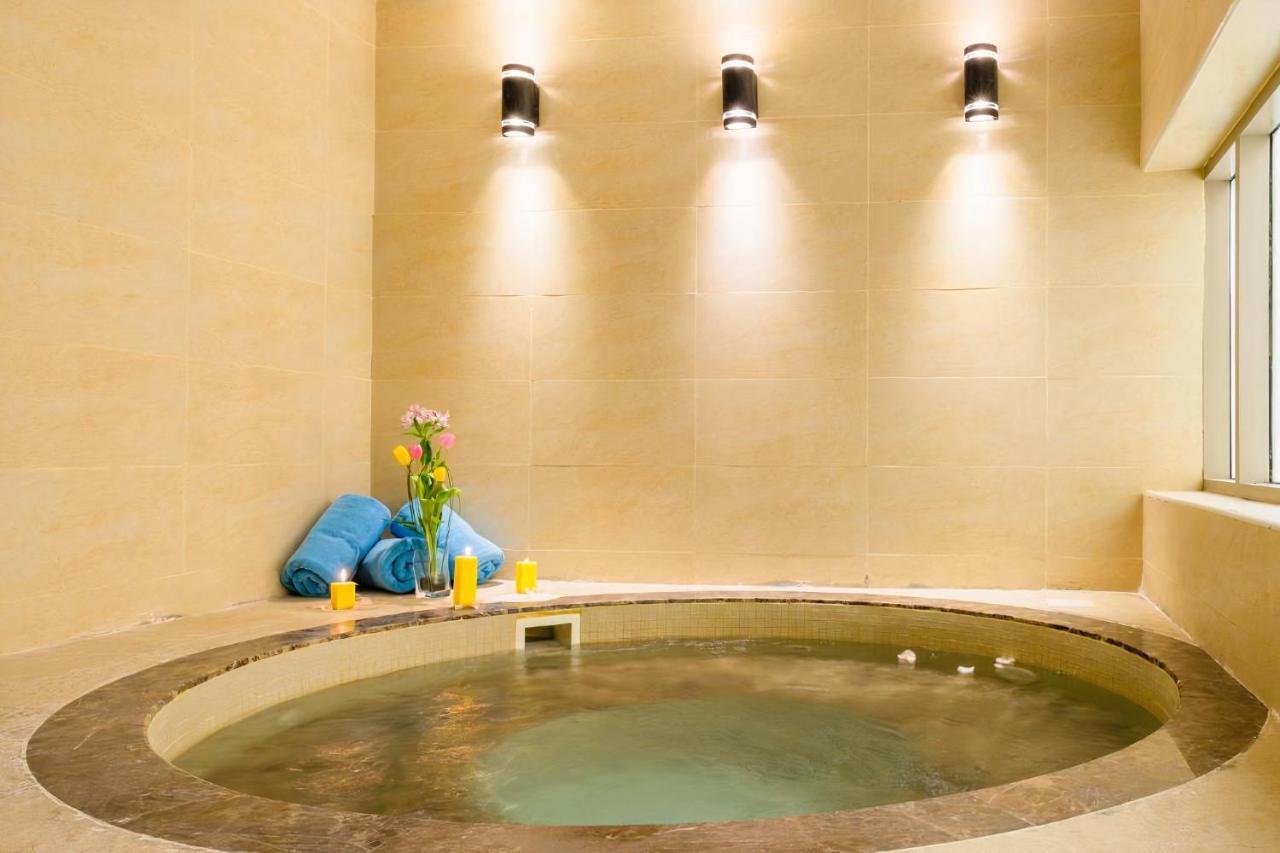 Crystal Plaza Al Majaz Hotel Шарджа Екстериор снимка