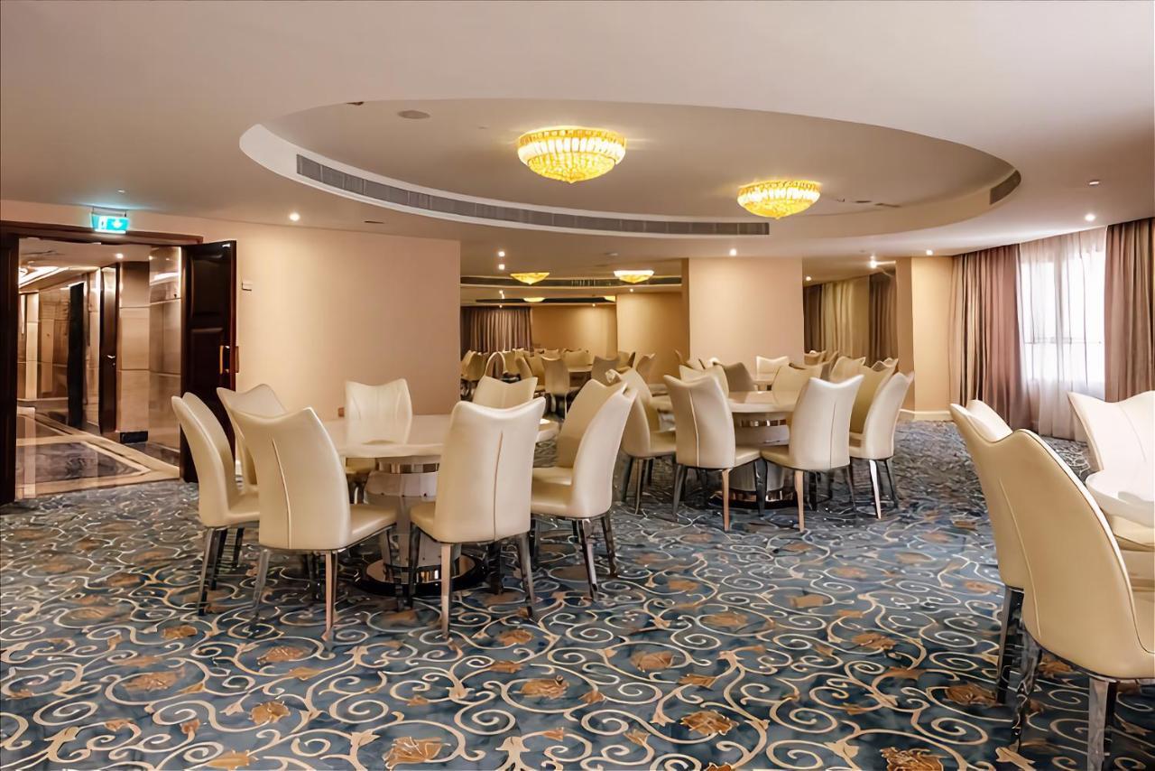 Crystal Plaza Al Majaz Hotel Шарджа Екстериор снимка