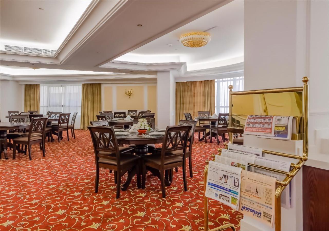 Crystal Plaza Al Majaz Hotel Шарджа Екстериор снимка