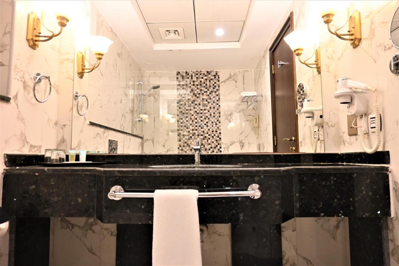 Crystal Plaza Al Majaz Hotel Шарджа Екстериор снимка
