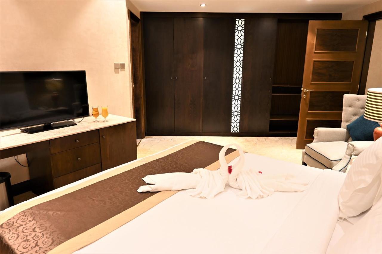 Crystal Plaza Al Majaz Hotel Шарджа Екстериор снимка
