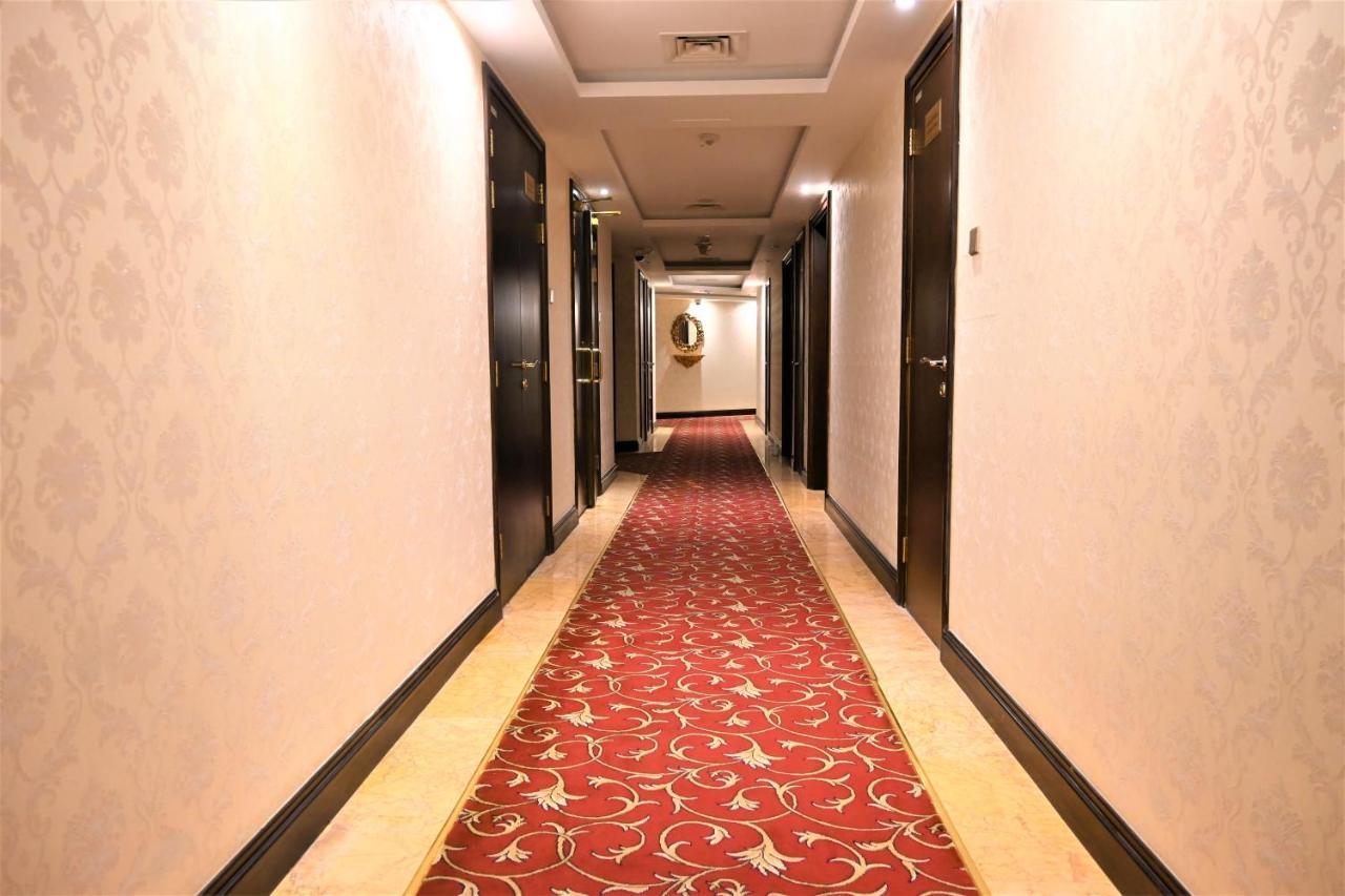 Crystal Plaza Al Majaz Hotel Шарджа Екстериор снимка