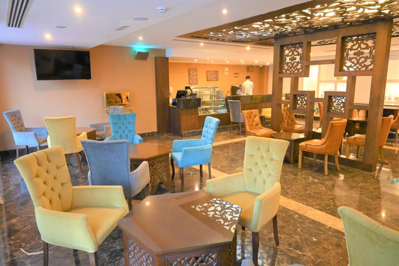 Crystal Plaza Al Majaz Hotel Шарджа Екстериор снимка