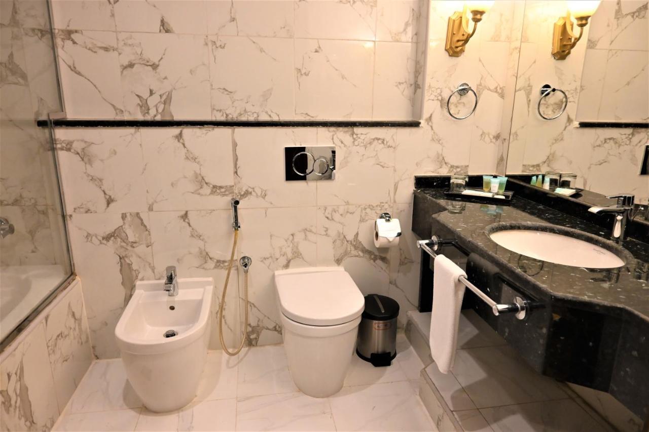 Crystal Plaza Al Majaz Hotel Шарджа Екстериор снимка