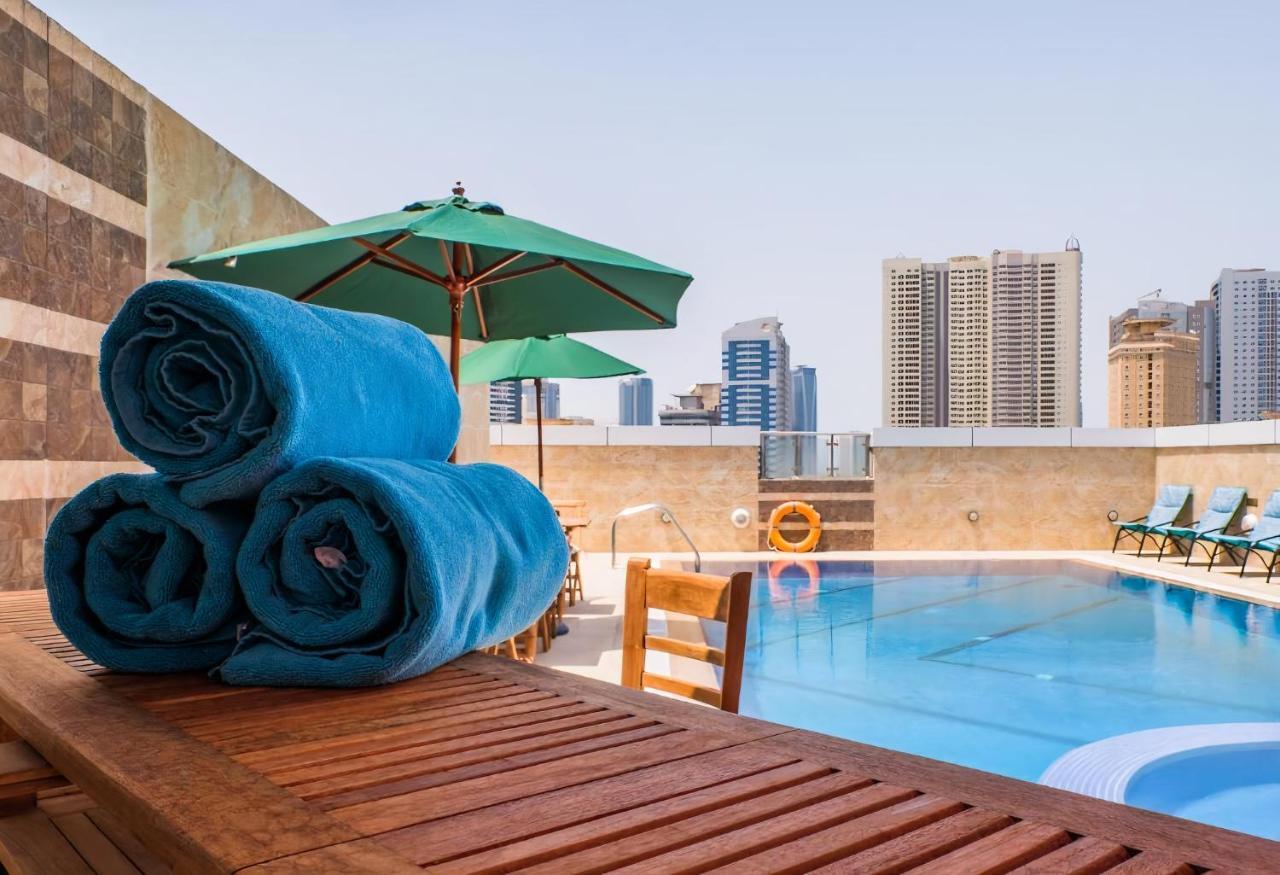 Crystal Plaza Al Majaz Hotel Шарджа Екстериор снимка