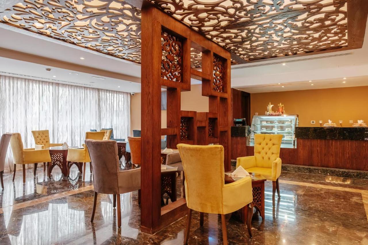 Crystal Plaza Al Majaz Hotel Шарджа Екстериор снимка