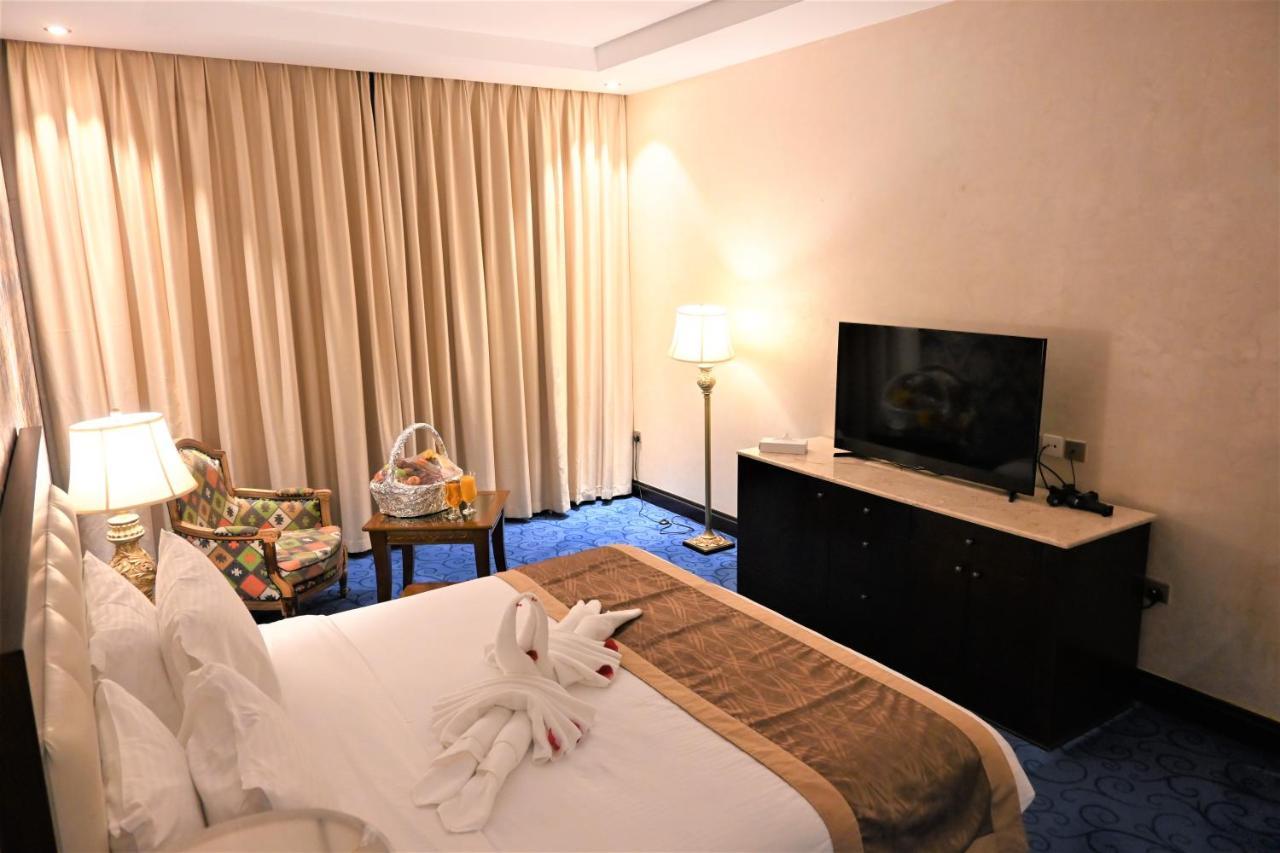 Crystal Plaza Al Majaz Hotel Шарджа Екстериор снимка