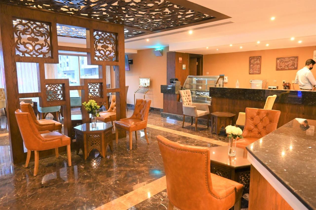 Crystal Plaza Al Majaz Hotel Шарджа Екстериор снимка