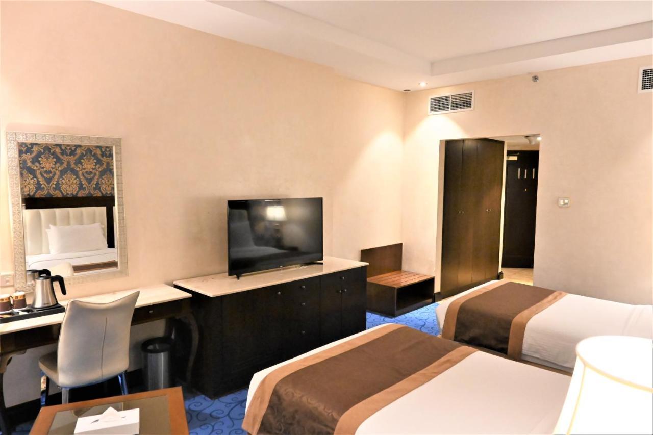 Crystal Plaza Al Majaz Hotel Шарджа Екстериор снимка