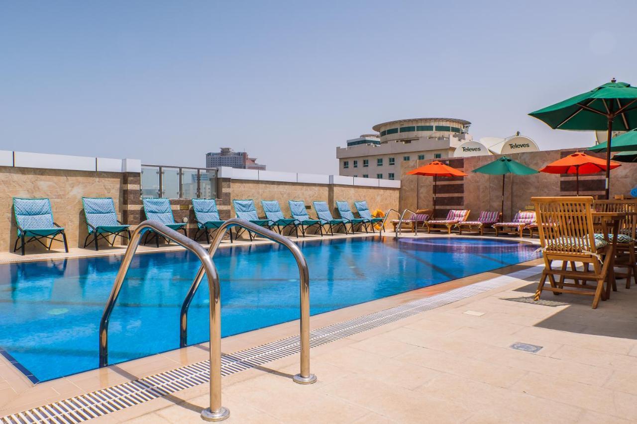 Crystal Plaza Al Majaz Hotel Шарджа Екстериор снимка