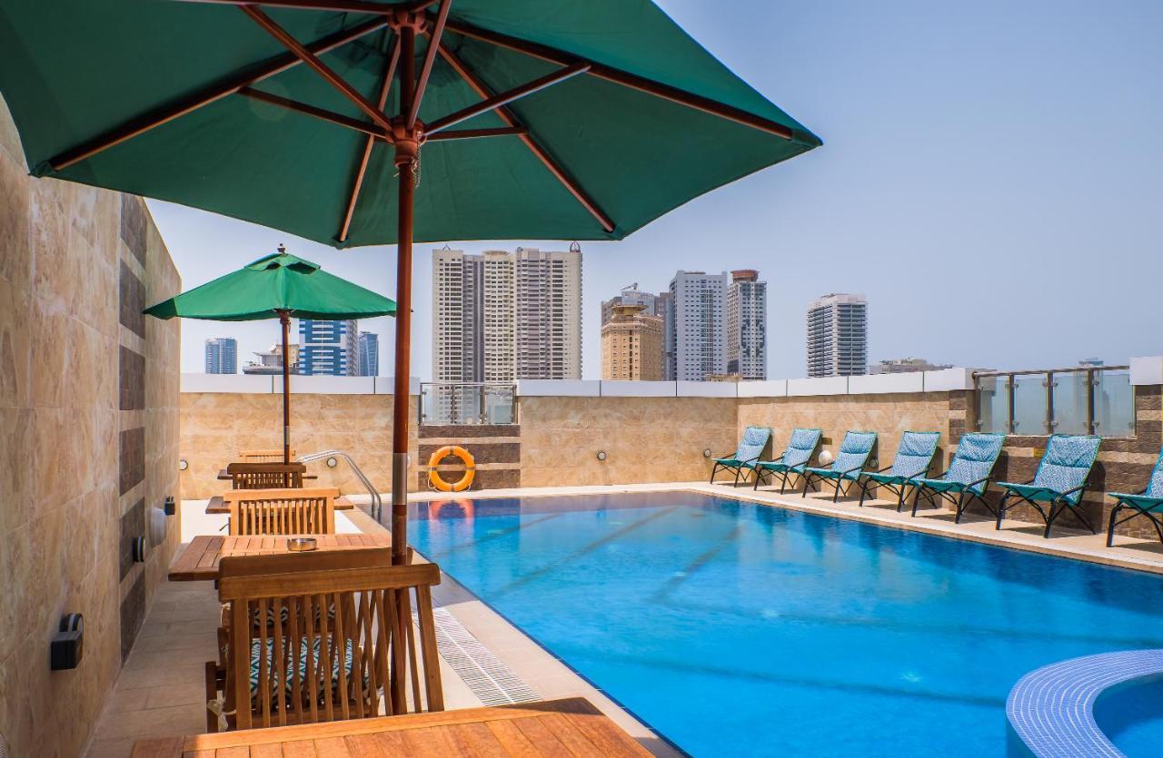 Crystal Plaza Al Majaz Hotel Шарджа Екстериор снимка